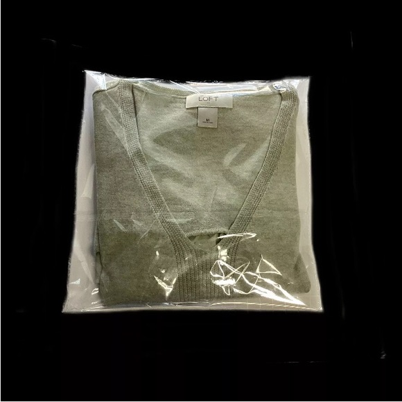 LOFT by Ann Taylor Women’s M knit pullover Celery green v-neck - Picture 9 of 10